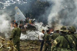 66 muertos deja accidente de avi&oacute;n militar en Colombia