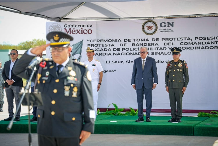 Asiste el Gobernador Rocha Moya a toma de protesta del nuevo coordinador de la Guardia Nacional en Sinaloa