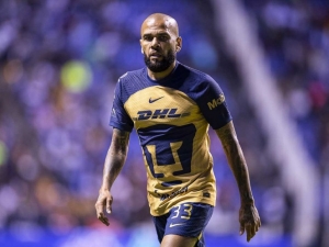 Pumas se disculpa con Dani Alves y aclara su lesi&oacute;n