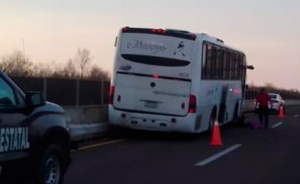 Chocan autobuses en la autopista Mazatl&aacute;n-Culiac&aacute;n, cinco jornaleros resultaron con heridas de consideraci&oacute;n