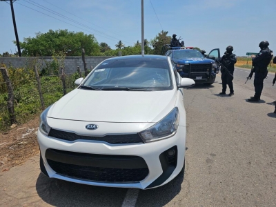 Civil armado es detenido en autom&oacute;vil con reporte de robo al Sur de Culiac&aacute;n