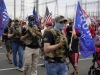 Seguidores de Trump vigilan recuento de votos portando armas