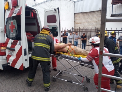 Ingeniero result&oacute; lesionado por descarga el&eacute;ctrica mientras hac&iacute;a su servicio social en bodega ubicada el sector Caseta Cuatro