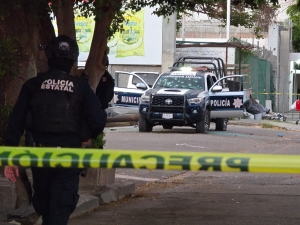 Sicarios atentan a balazos contra tres policías municipales de Culiacán