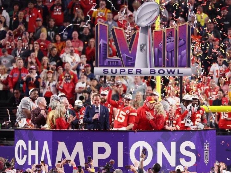 Chiefs de Kansas City se corona de manera agónica en histórico Super Bowl LVIII
