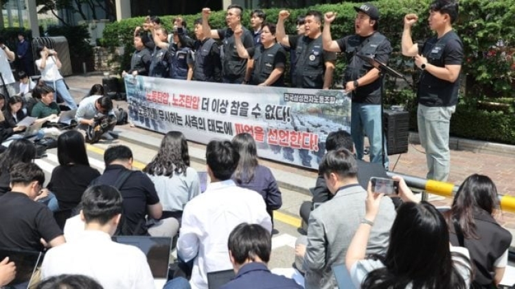 Trabajadores de Samsung en Corea del Sur organizan la primera huelga en la historia de la empresa