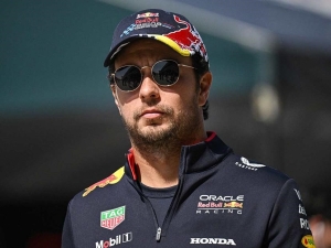 Red Bull mete presión a ‘Checo’ Pérez; hay diálogo con Carlos Sainz