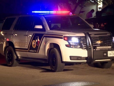 Vuelca cami&oacute;n con migrantes en Texas durante persecuci&oacute;n policial; hay 16 heridos