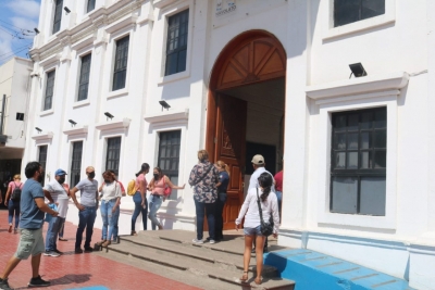 Vendedores del malecón de Altata se plantan en el Ayuntamiento, piden los dejen trabajar