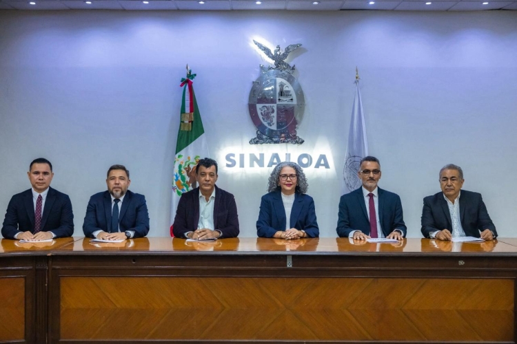 La Gobernadora de Sinaloa Graciela Dom&iacute;nguez toma protesta a los nuevos integrantes del Gabinete Estatal