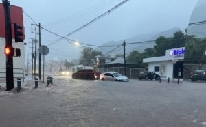 Hurac&aacute;n "Polo" impacta por segunda vez, ahora en Sonora, tras azotar previamente en Baja California Sur