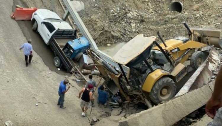Colapsa puente vehicular en construcción de la Huasteca Potosina, en San Luis Potosí; deja varios heridos