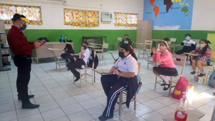 Escuelas retoman el regreso escalonado a las aulas