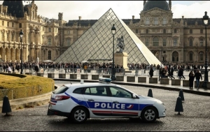 Detienen a 5 nuevos sospechosos por el robo millonario de joyas en Museo del Louvre