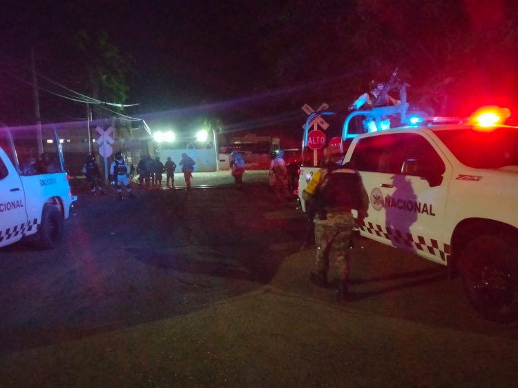 Sacan en ambulancia a un interno tras presunta riña en el penal de Aguaruto