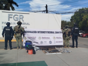 Aseguran fuerzas de seguridad drogas, armamento y equipo t&aacute;ctico en el poblado Las Moras, Culiac&aacute;n