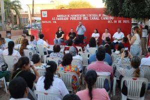 El alcalde Jorge Boj&oacute;rquez entrega alumbrado p&uacute;blico del Canal Ca&ntilde;edo