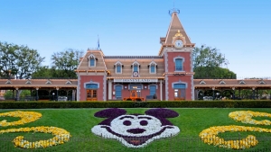 California convertir&aacute; Disneyland en un centro de vacunaci&oacute;n