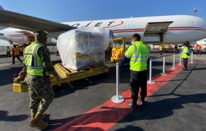 Llega a M&eacute;xico cargamento de 436 mil vacunas contra COVID-19