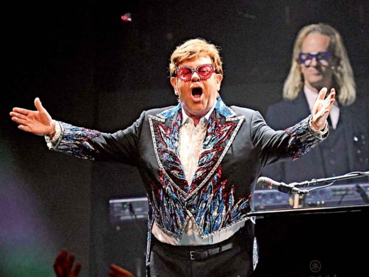 Elton John brinda su último show en vivo en Estocolmo, Suecia