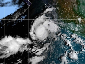'Orlene' pasa a hurac&aacute;n categoria 2 pr&oacute;ximo a las Islas Mar&iacute;as