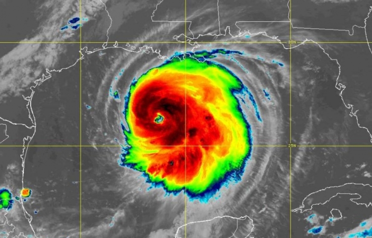 'Laura' es hurac&aacute;n categor&iacute;a 3 y amenaza las costas de EU