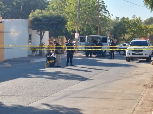 Polic&iacute;as hallan a un hombre muerto sobre su propio charco de sangre, en la 10 de Abril, en Guam&uacute;chil