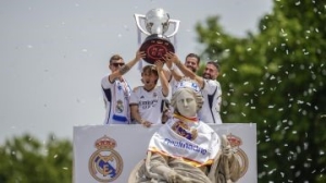 El Real Madrid recibe el trofeo de campeón de LaLiga y celebra en Cibeles