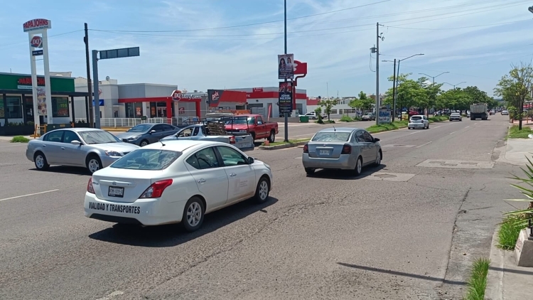 Piden vecinos a las autoridades sem&aacute;foro y cruce peatonal en La Conquista