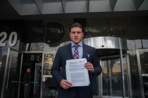 Ordena INE retiro de promocional de Samuel Garc&iacute;a contra el PRI
