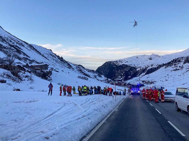 Avalancha sepulta a turistas en Austria; hay al menos 10 desaparecidos