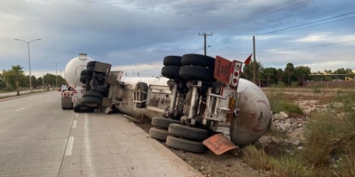 Vuelca pipa con 23 tons de amoniaco en la Mochis-Topolobampo