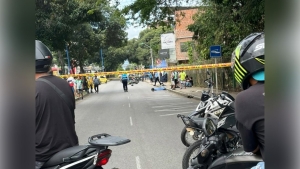 Motociclista muere decapitado por un cable, un tráiler provocó el fatal accidente