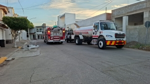 Gatilleros incendian una casa con veh&iacute;culos en su interior, en la Colonia Chapultepec, al Norte de Culiac&aacute;n
