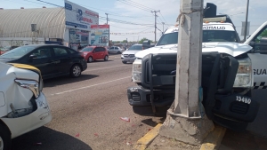 Choca patrulla de la Guardia Nacional contra taxi: tres lesionados, en Culiacán