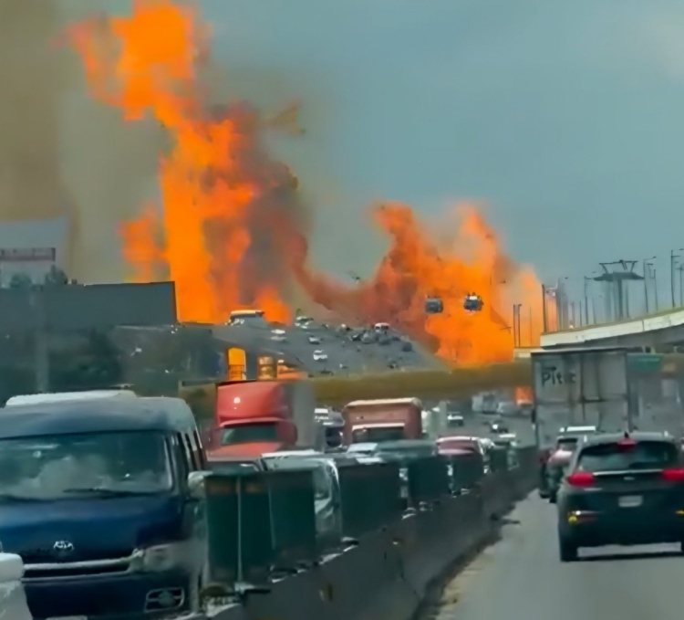 Tres muertos y 70 heridos dej&oacute; explosi&oacute;n de pipa de gas en Iztapalapa en la CDMX