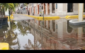 Fuerte lluvia deja inundaciones y encharcamientos en el Centro Hist&oacute;rico