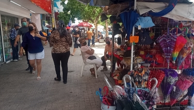 De manera voluntaria se retiran los vendedores ambulantes del Centro, asegur&oacute; Laura Quevedo