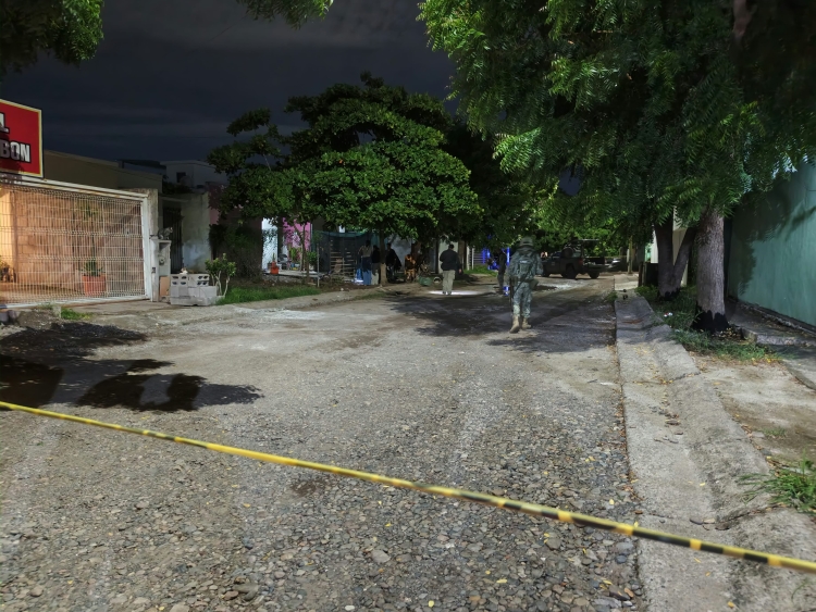 Irrumpen hombres armados en domicilio y balean a joven en la colonia Santa Anita