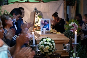 Familias de fallecidos en tragedia del Metro recibir&aacute;n 650 mil pesos