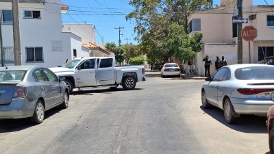 Aseguran camioneta usada en ataque contra polic&iacute;as, en la Colonia Popular, al Sur de Culiac&aacute;n