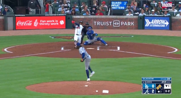 Hit oportuno de Albies les da a los Bravos un gran triunfo sobre los Dodgers