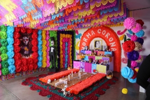 Mujeres reclusas rinden homenaje a Norma Corona el D&iacute;a de Muertos