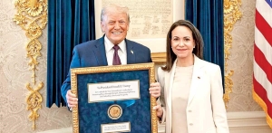 Corina Machado le regala a Trump su medalla del Nobel de la Paz: "Se lo merece"