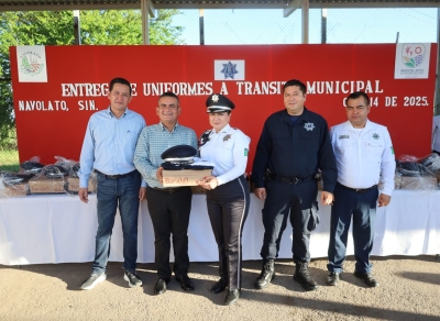 Alcalde de Navolato entreg&oacute; uniformes a elementos de Tr&aacute;nsito Municipal