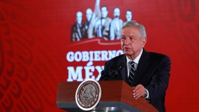 AMLO exhibe lista de empresas a las que se condonaron impuestos en gobiernos previos