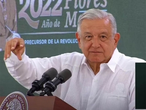 López Obrador evade críticas por contratar a médicos cubanos