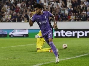 Liverpool remonta con sabor sudamericano en Europa League