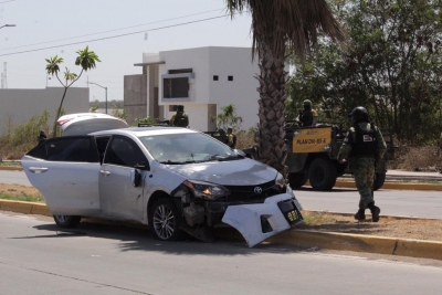 Se enfrentan a balazos grupos armados en el sector Los Ángeles en Culiacán