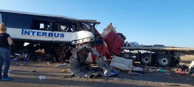 Choca autobús que salió de Culiacán en Sonora, hay 16 muertos